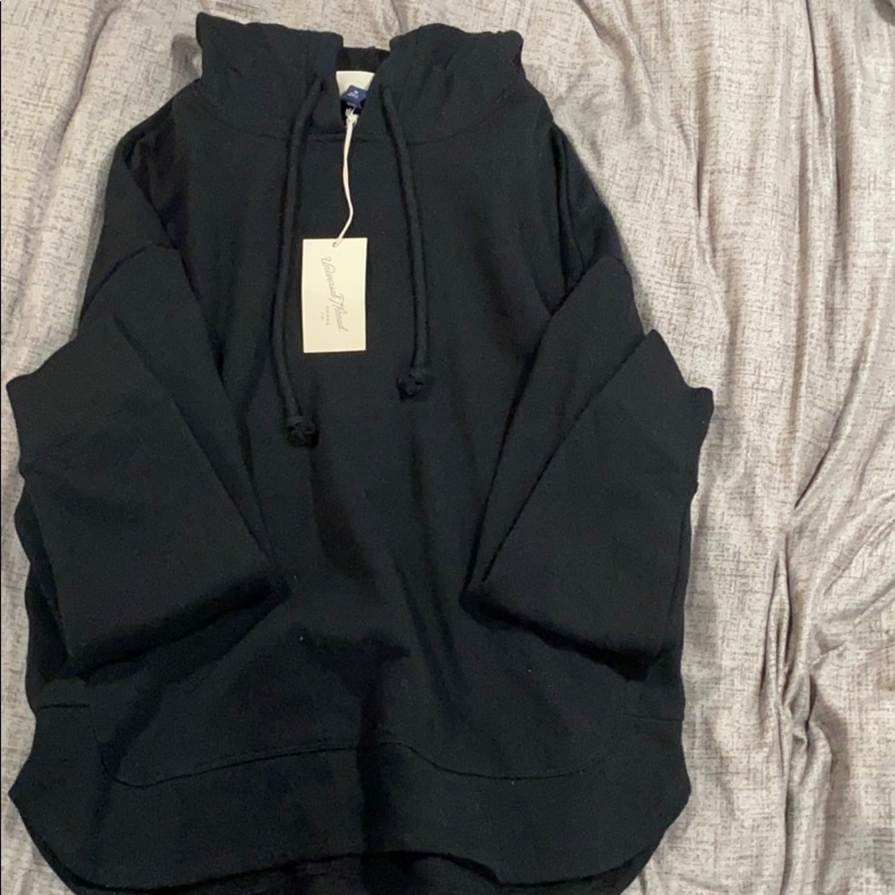 Black curved hem hoodie NWT
